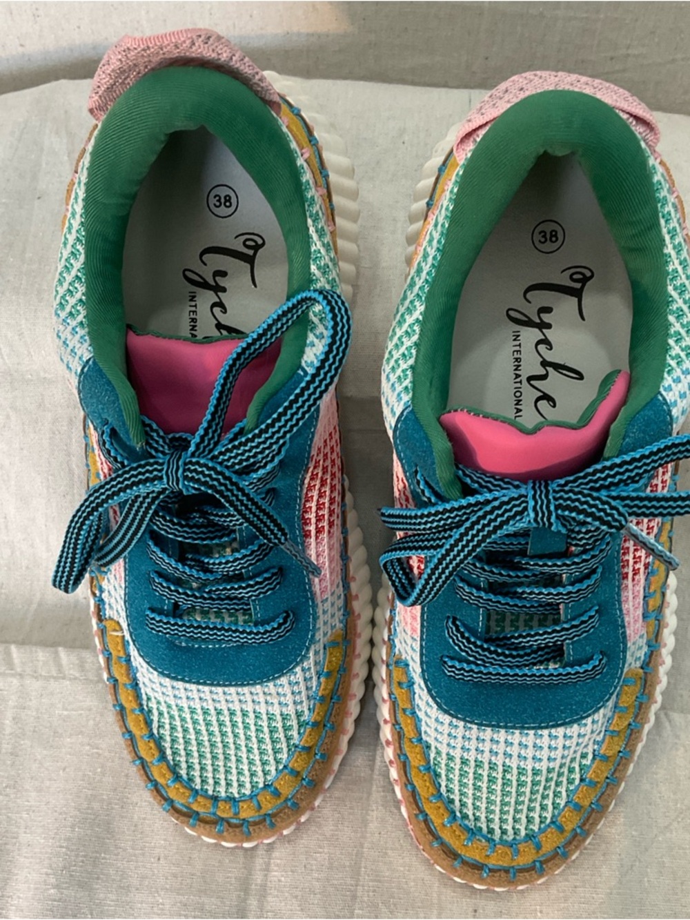 Tyche INTERNATIONAL Boho  platform sneakers – size 38( 7.5-8 US ) A++++++